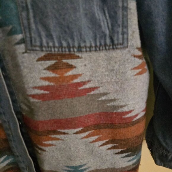 Denim Southwest Western Mixed Media Shacket Flap Pockets Raw Hem Size XL - Picture 8 of 11